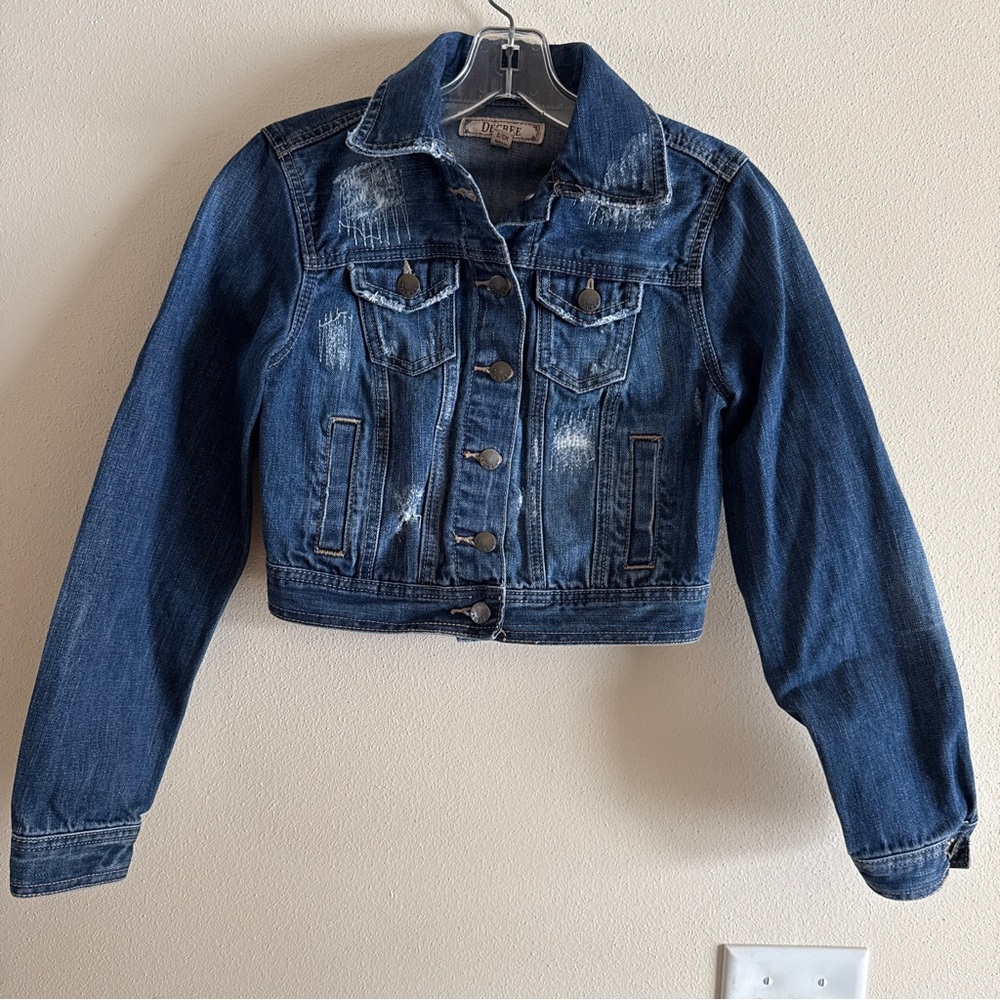 Decree Distressed Blue Denim Cropped Button Jean Jacket, Junior’s Size Small